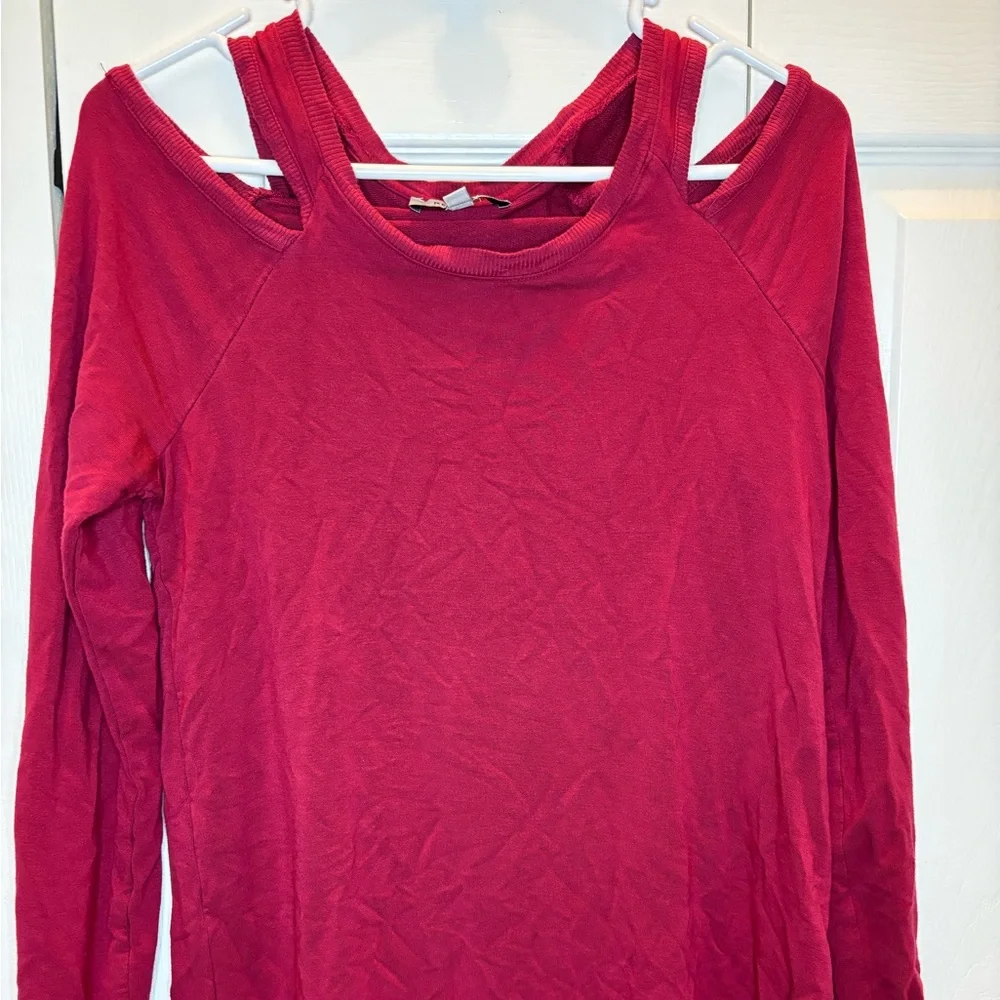 Kenneth Cole Reaction Size Small Cold Shoulder - Picture 1 of 5
